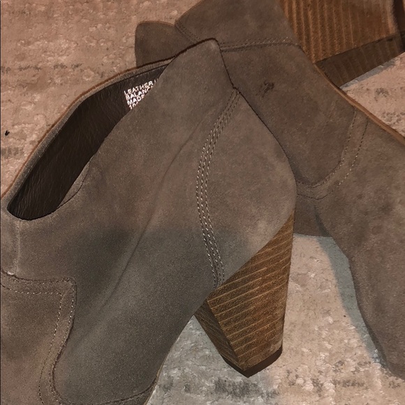 Tan booties - Picture 2 of 4
